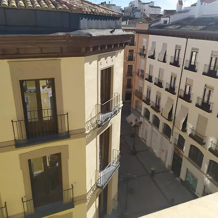 Junto A La Basilica Del Pilar Zaragoza